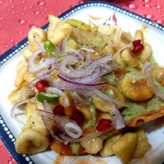 A picture of Samosa chat.