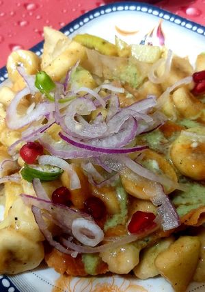 A picture of Samosa chat.
