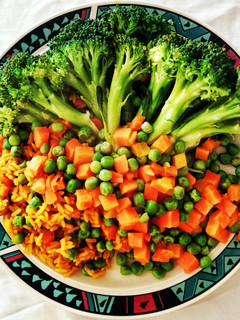 A picture of Curry brown rice with veggies.