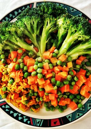 A picture of Curry brown rice with veggies.