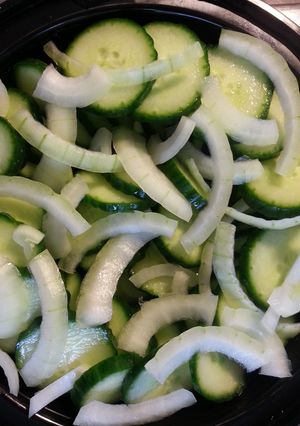 A picture of Vinegar cucumber salad.