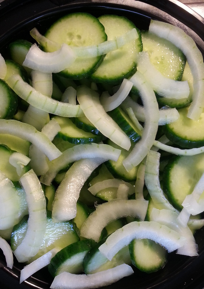 A picture of Vinegar cucumber salad.