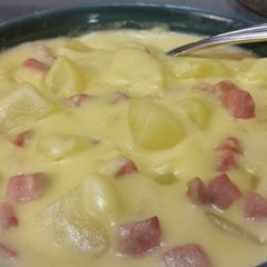 A picture of Potato, Ham and Cheese Soup.