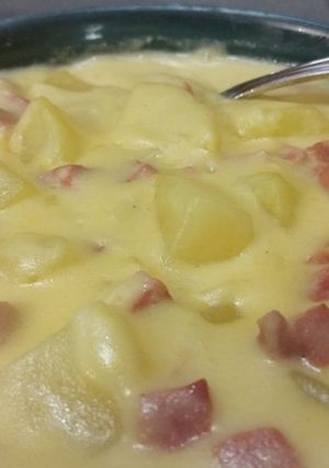 A picture of Potato, Ham and Cheese Soup.