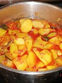 Una foto de Guisado de pollo con calabacín