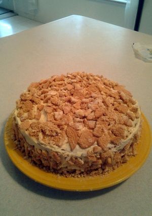 A picture of yellow oreo cookie cake.