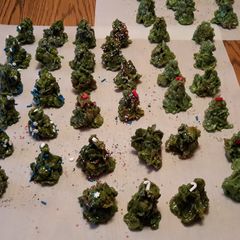 A picture of Cornflake Christmas trees.