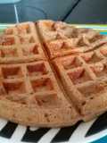 Waffle de banana proteico e funcional