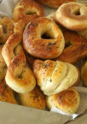 A picture of Bread rolls with poly seeds.