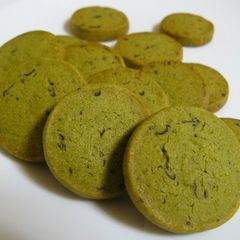 A picture of Crispy Matcha & Adzuki Cookies.