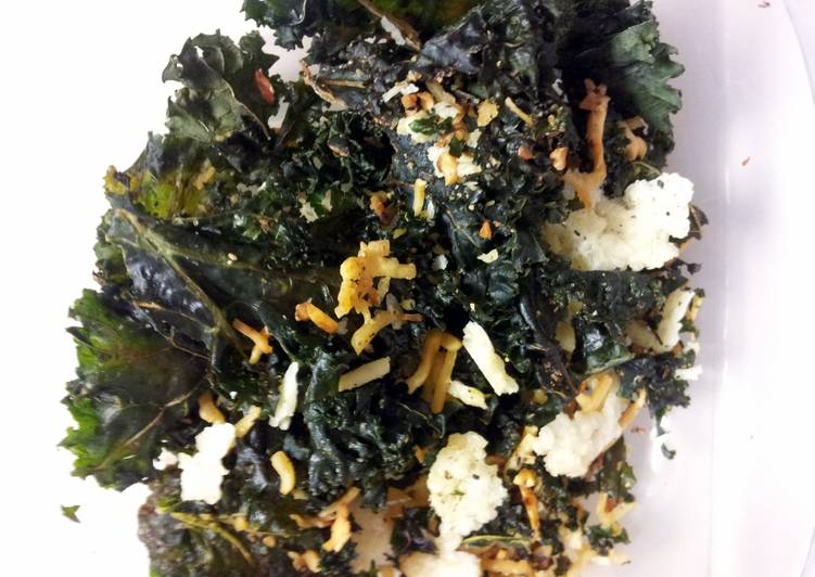 Steps to Make Ultimate Parmesan kale chips