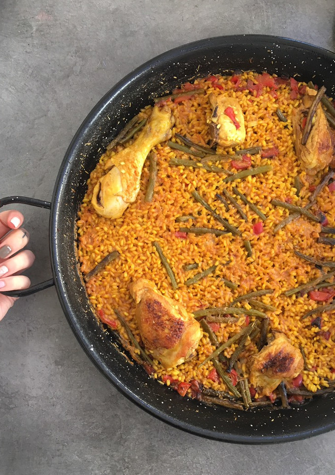 Una foto de Paella de pollo y judía verde 🥘