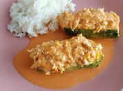Una foto de pechuga de pollo pimientos cebolla