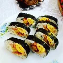 Sushi isi telur,sosis dan nugget রেসিপির প্রধান ছবি