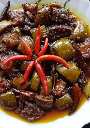 A picture of Oily Mango Pickle (আম তেল).