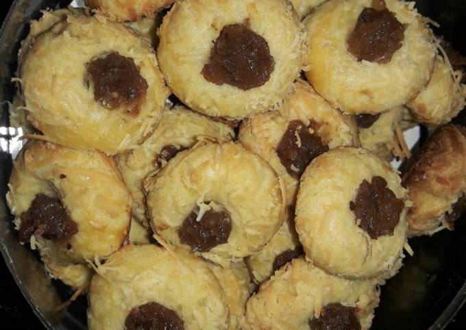 Tumbprint cookies with dates jam