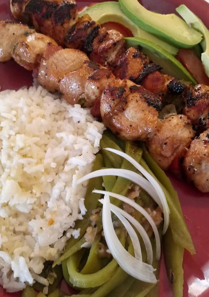 Una foto de Brochetas de pollo con soya a la Pamela
