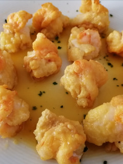 Una foto de Bocaditos de bacalao y langostinos en freidora de aire