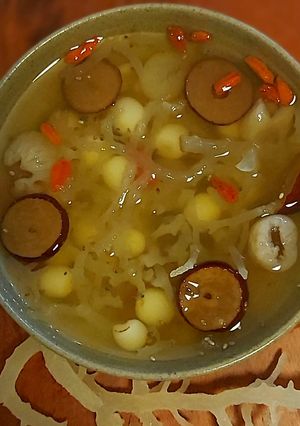 Hình của món Chè hạt sen, táo đỏ, kỳ tử, rong sụn.
