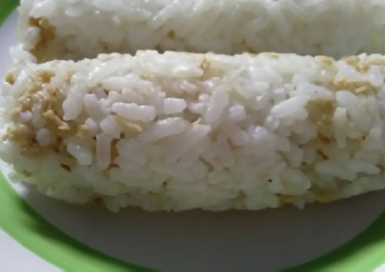 Langkah Mudah untuk Membuat Nasi kepal isi daging ayam, Sempurna