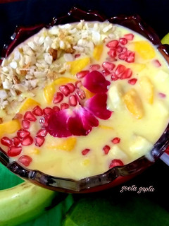 क्रीमी मिक्स्ड फ्रूट कस्टर्ड (creamy mixed fruit custard recipe in Hindi) रेसिपी मुख्य फोटो