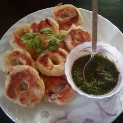 A picture of Suji  Vada.