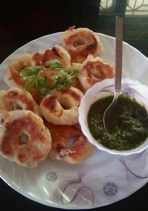A picture of Suji  Vada.