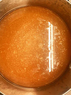Una foto de Caldo de carne y pollo en la Crockpot (12 horas)