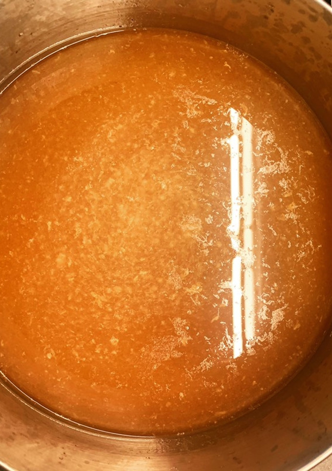 Una foto de Caldo de carne y pollo en la Crockpot (12 horas)