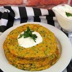Una foto de Tortitas de calabacín y zanahoria