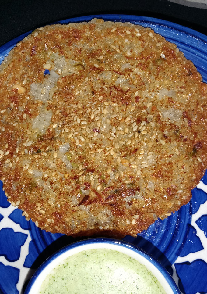 ફરાળી ઉત્તપમ (Farali Uttapam Recipe In Gujarati) રેસીપી મુખ્ય ફોટો