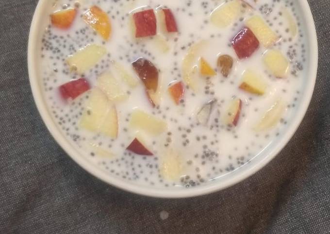 Chia seeds pudding with fruits