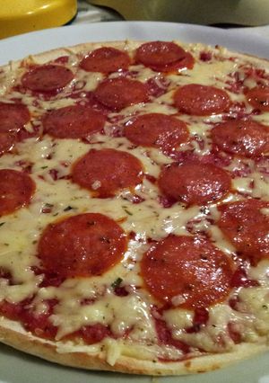 A picture of AMIEs Pizza with Spicy Salami.