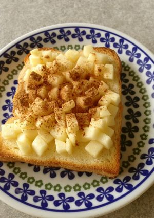 A picture of Apple Ginger Honey Toast.