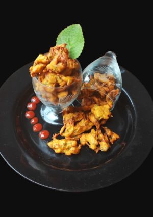 A picture of Banana fenugreek fritters.
