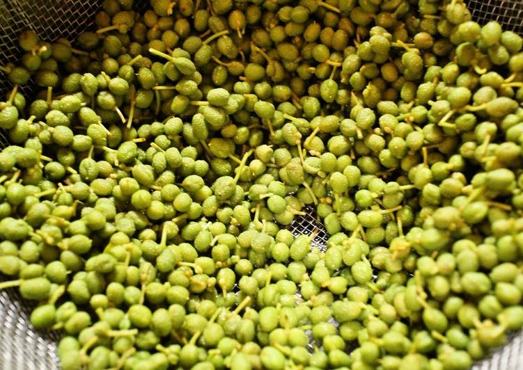 Preparing and Freezing Sansho Peppercorns