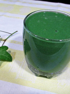Una foto de Batido con té Matcha y alga Espirulina en polvo
