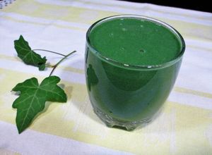 Una foto de Batido con té Matcha y alga Espirulina en polvo