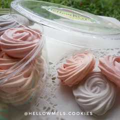 รูปของ Kue Busa Mawar (Meringue Roses Cookies) ala Amel