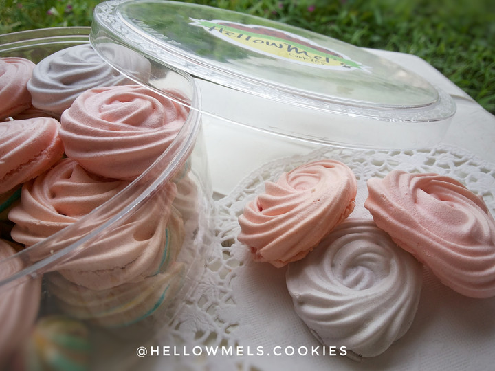 Langkah Mudah untuk Menyiapkan Kue Busa Mawar (Meringue Roses Cookies) ala Amel, Menggugah Selera