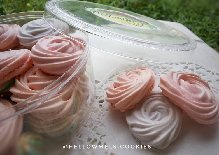 Cara Menyiapkan Kue Busa Mawar (Meringue Roses Cookies) ala Amel, Bisa Manjain Lidah