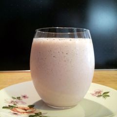 A picture of AMIEs Banana Strawberry Smoothie.