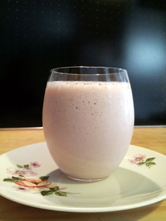 A picture of AMIEs Banana Strawberry Smoothie.