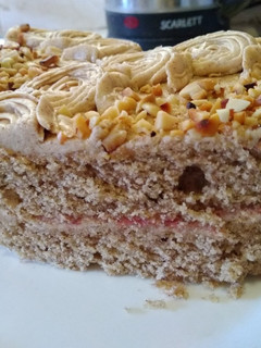 A picture of Peanut butter cake wit strawberry jam#charityrecipe#4wkchalenge.