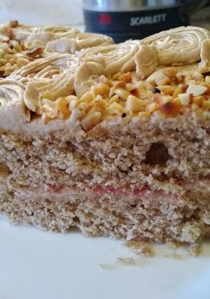 A picture of Peanut butter cake wit strawberry jam#charityrecipe#4wkchalenge.