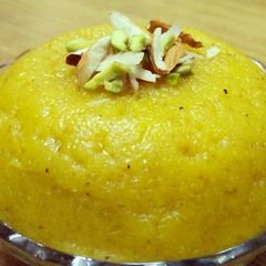 A picture of Kesariya semolina halwa.