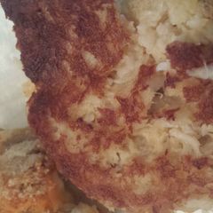 A picture of Mimi's Crab Cakes.