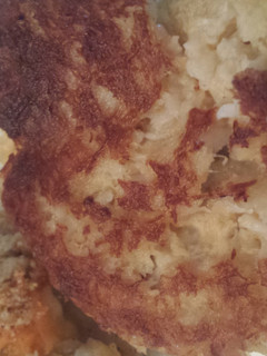 A picture of Mimi's Crab Cakes.