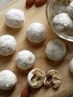 A picture of Crunchy Nuts Almond Snowball Cookies.