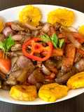 Lomito saltado con patacones